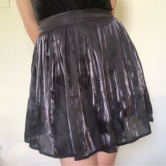 Silver Micro-pleated Mini Skirt - Picture 5 of 8
